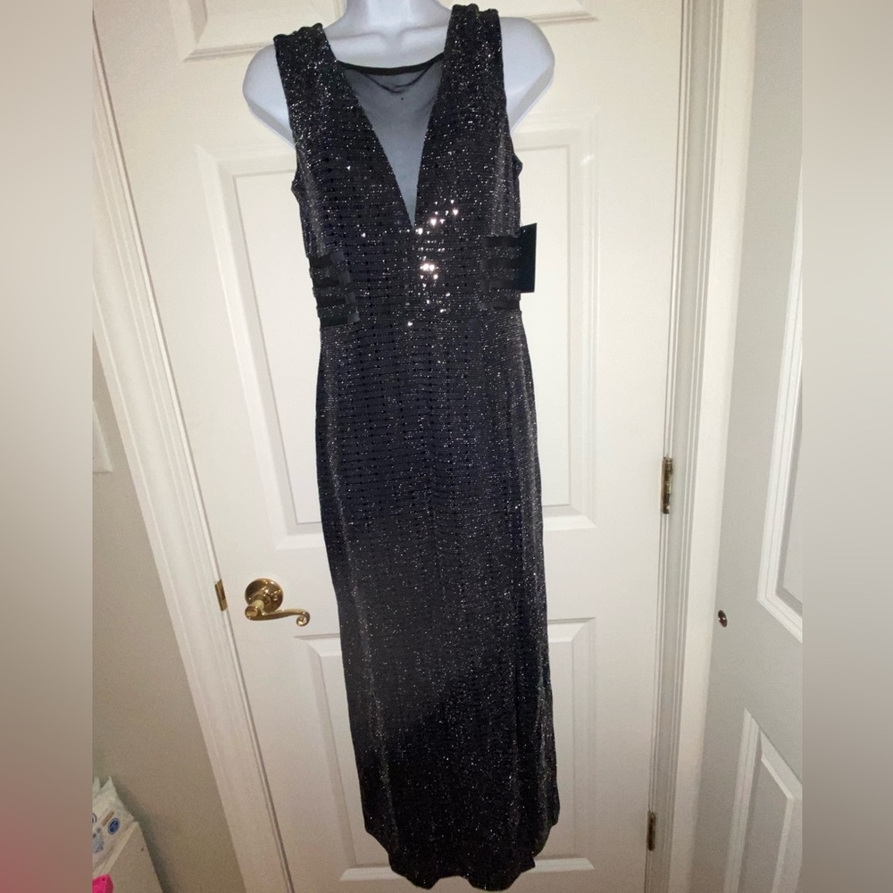 Women’s elegant metallic sequined dress. NWT